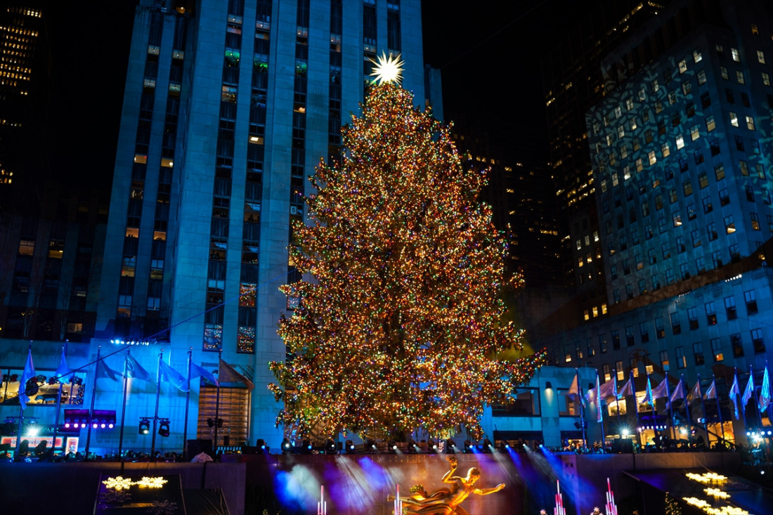 Na Rockefeller centru upaljeno najspektakularnije božićno drvo na