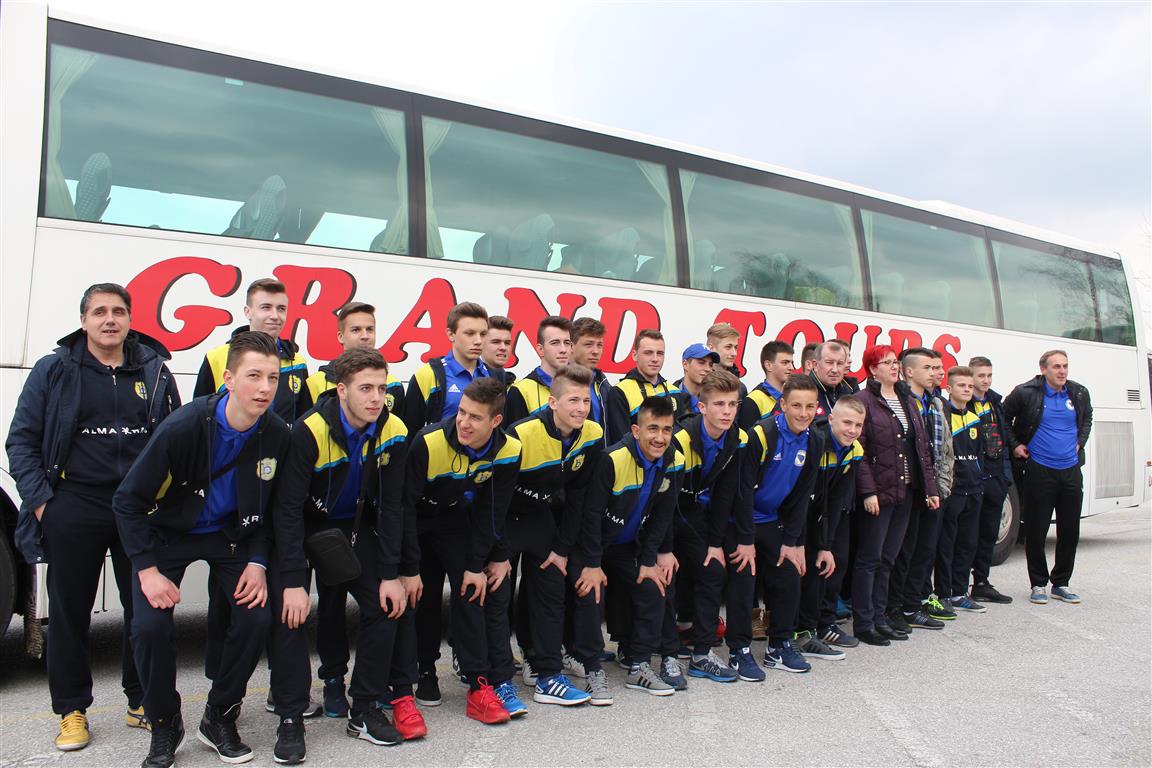 FOTO: Mladi nogometaši NK Bosna Visoko otputovali na međunarodni nogometni turnir u Berlin