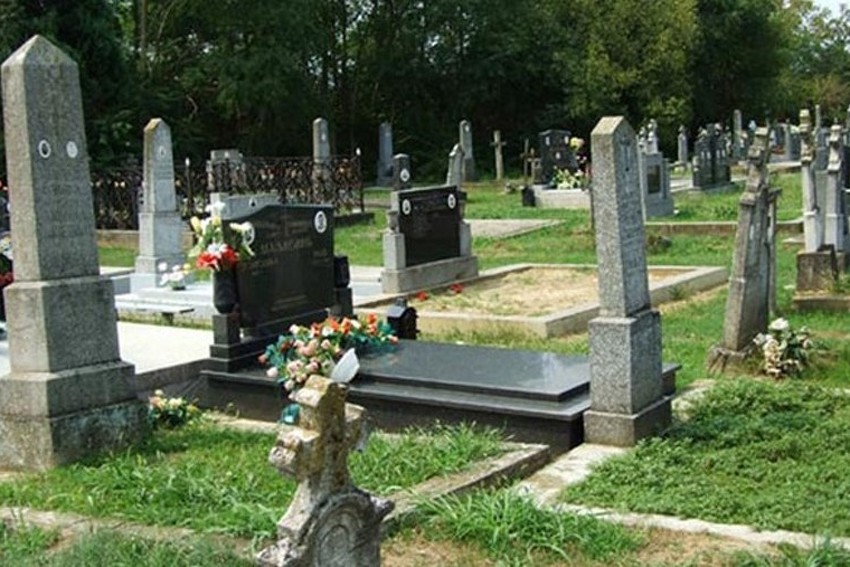 Uhapšen lopov koji je krao na grobljima u Žepču: Uzimao mesingane križeve, svijećnjake i vaze