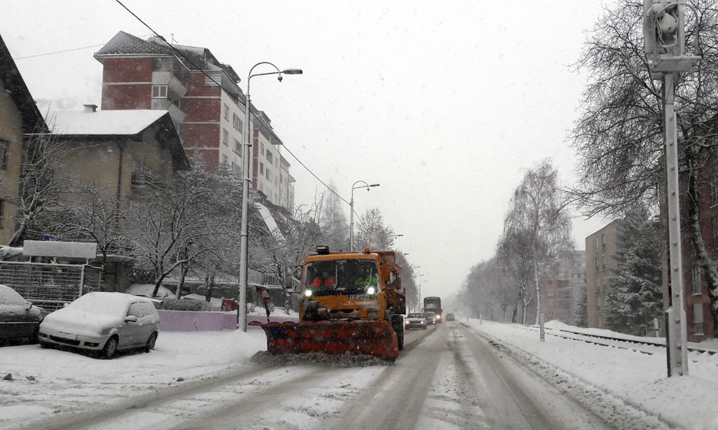 Saobraćaj otežan: Poseban oprez zbog sniježnih padavina na dionici autoputa A-1 Kakanj-Zenica jug