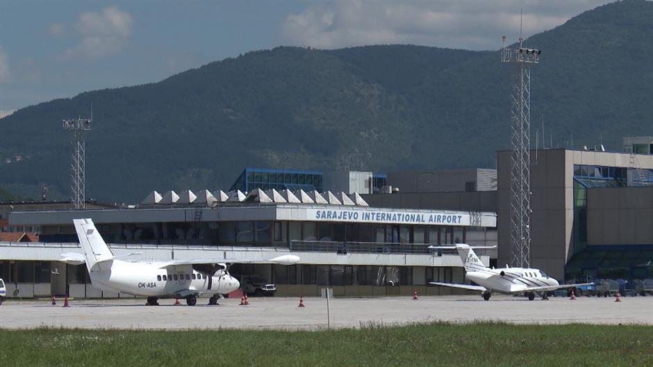Na Međunarodnom aerodromu Sarajevo uhapšeno lice za kojim traga Općinski sud u Visokom