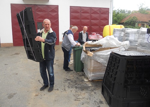 Općina Tešanj osigurala besplatne kante za odlaganje otpada za sva domaćnistva: Povećan broj korisnika usluge odvoza smeća za 11%