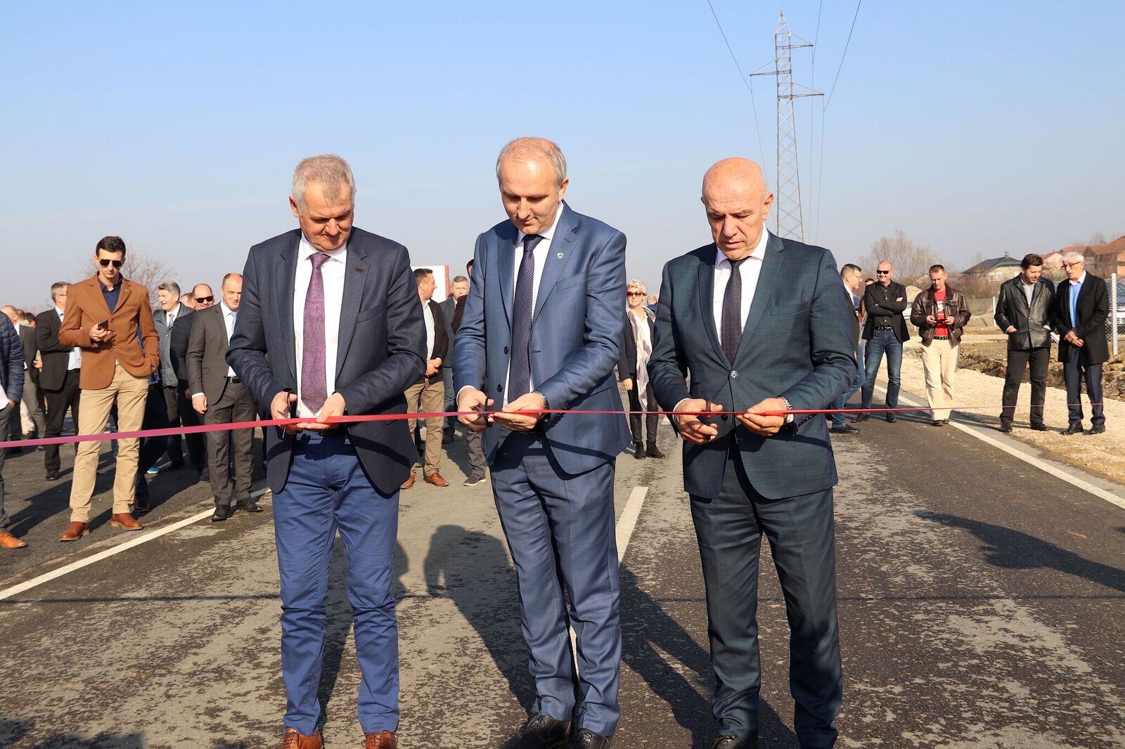Premijer Galijašević i načelnik Huskić svečano otvorili novu poslovnu zonu u Tešnju