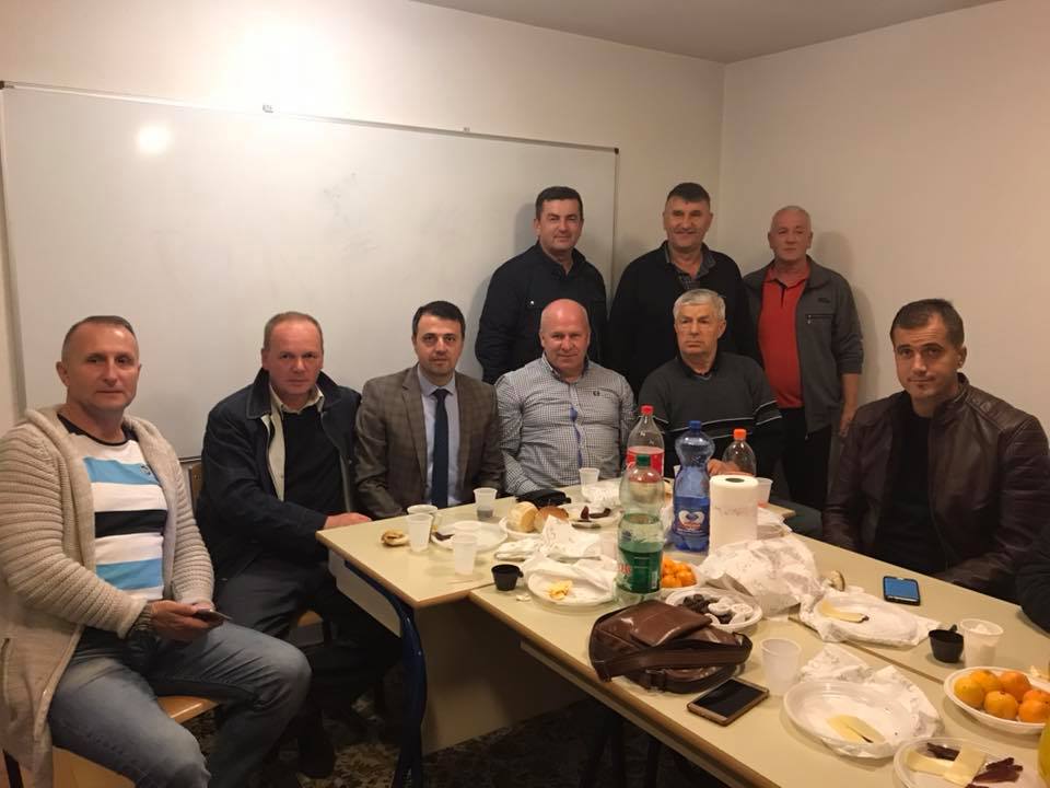 Predstavnici OO SDA Visoko boravili u Malim Trnovcima: Mještani zahvalni na osiguranju finansijskih sredstava za asfaltiranje puta Bištrani – Mali Trnovci
