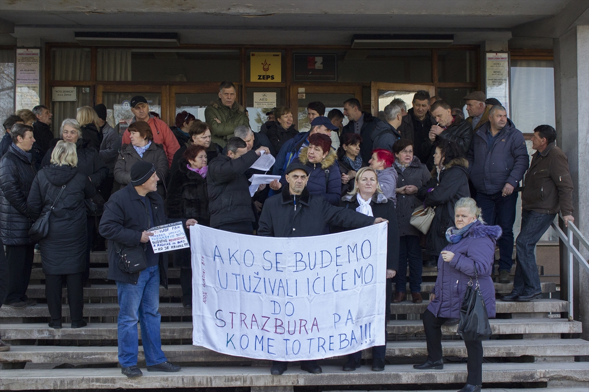 Radnici Željezare Zenica okupili se pred zgradom direkcije, traže uvezivanje staža