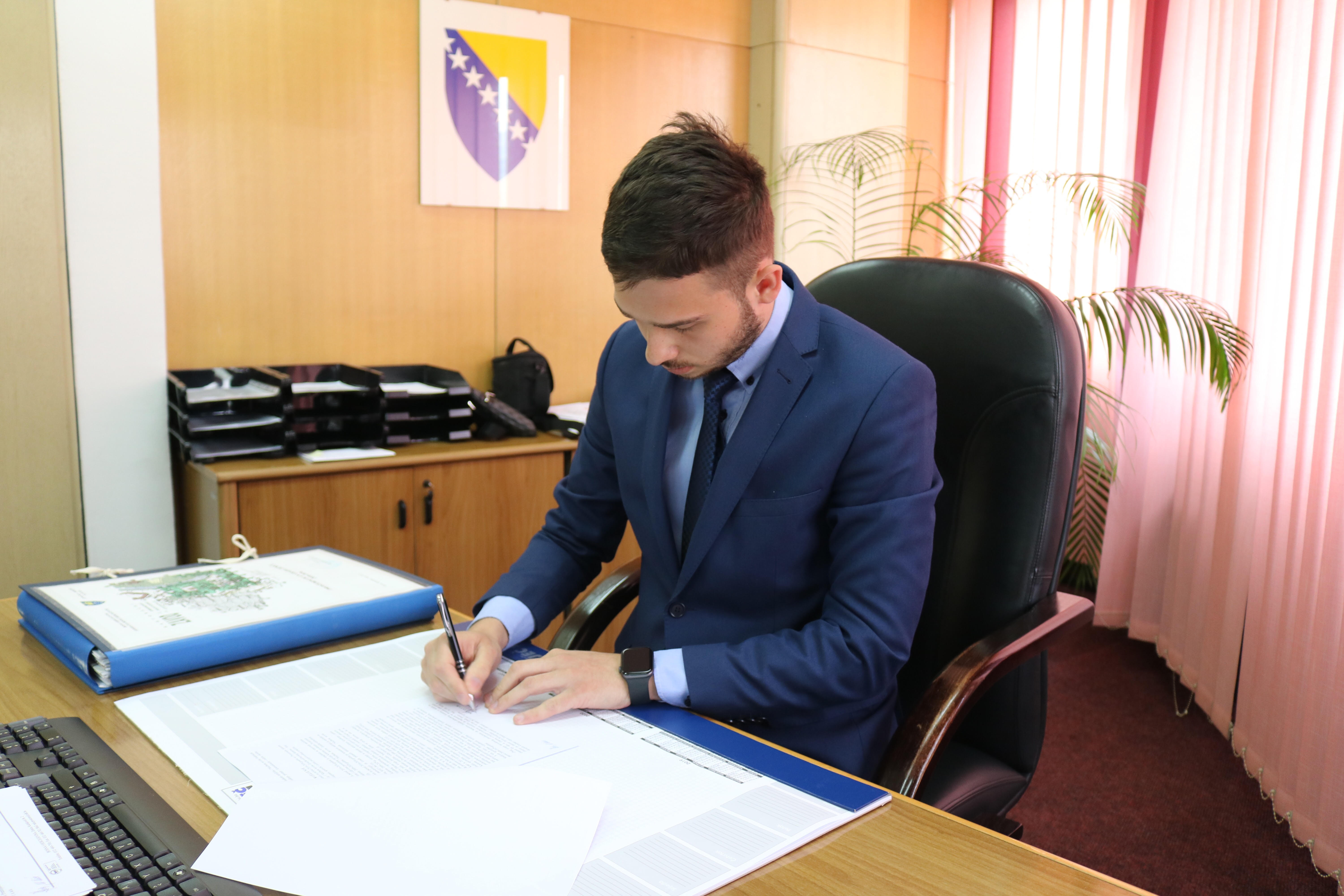 Ministar Arnel Isak potpisao protokol o izradi prostornog plana Općine Tešanj