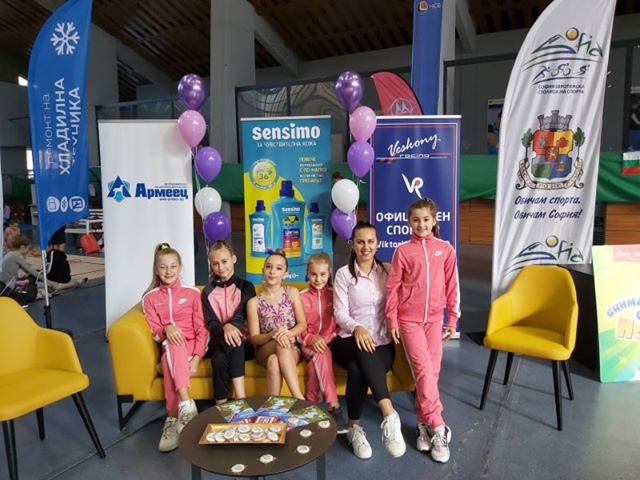 (FOTO+VIDEO) Visočke gimnastičarke maestralne na turniru u Sofiji, sedam medalja i nagrada publike stižu u naš grad