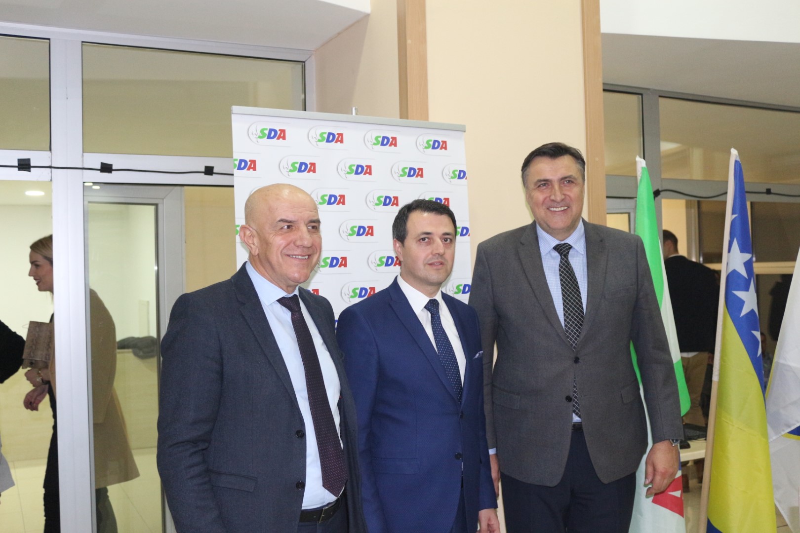 Novi predsjednik GO SDA Visoko Mirza Ganić sa Miralemom Galijaševićem i Nerminom Mandrom