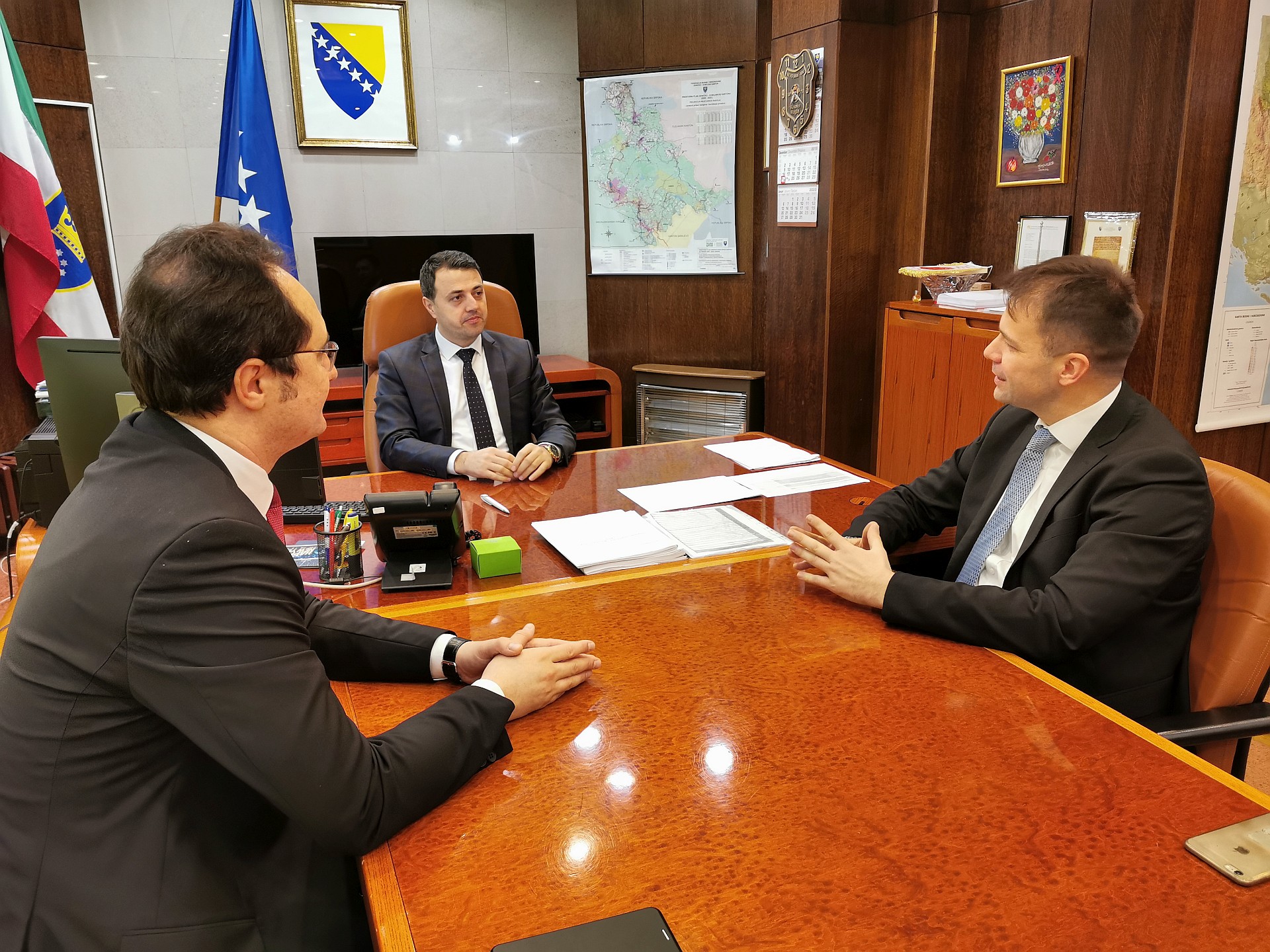 Premijer Ganić razgovarao sa ambasadorom Nedimom Makarevićem