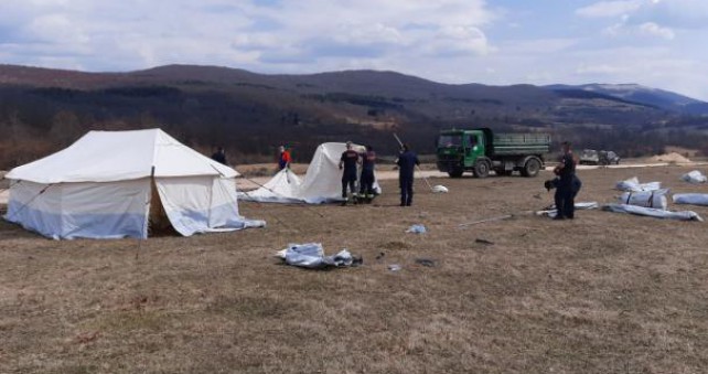 Počelo postavljanje šatora i pripremanje lokaliteta za migrante