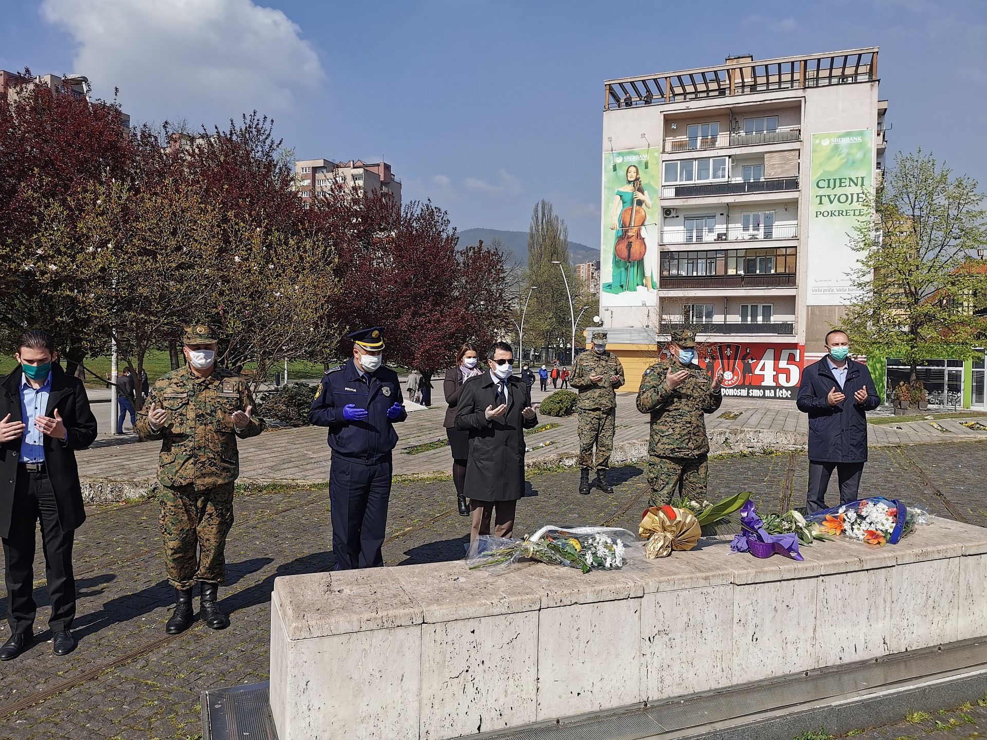 Povodom Dana Armije RBiH delegacija Vlade ZDK-a položila cvijeće i odala počast na spomen-obilježju Kameni spavač