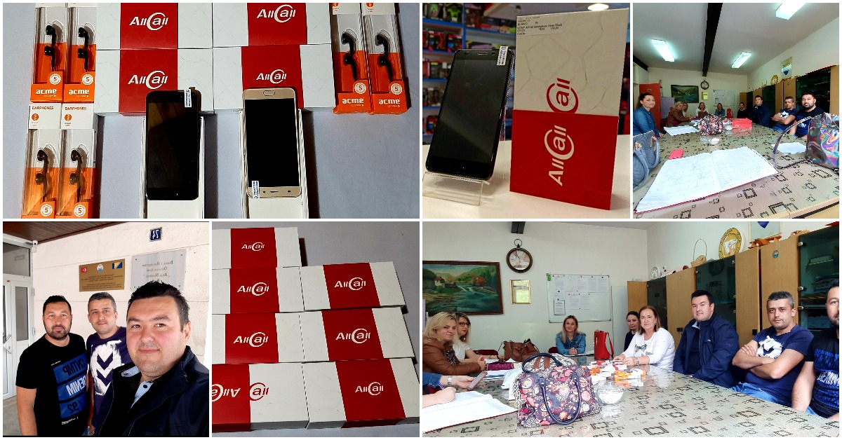 (FOTO) Humanitarci iz džemata Buci uručili deset novih mobitela osnovnoj školi u ovom naselju