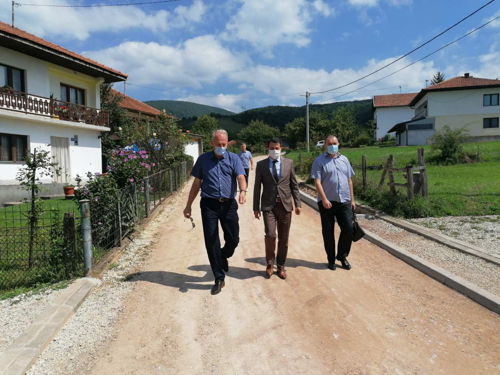 Premijer Ganić obišao radove na rekonstrukciji puta u MZ Podgora