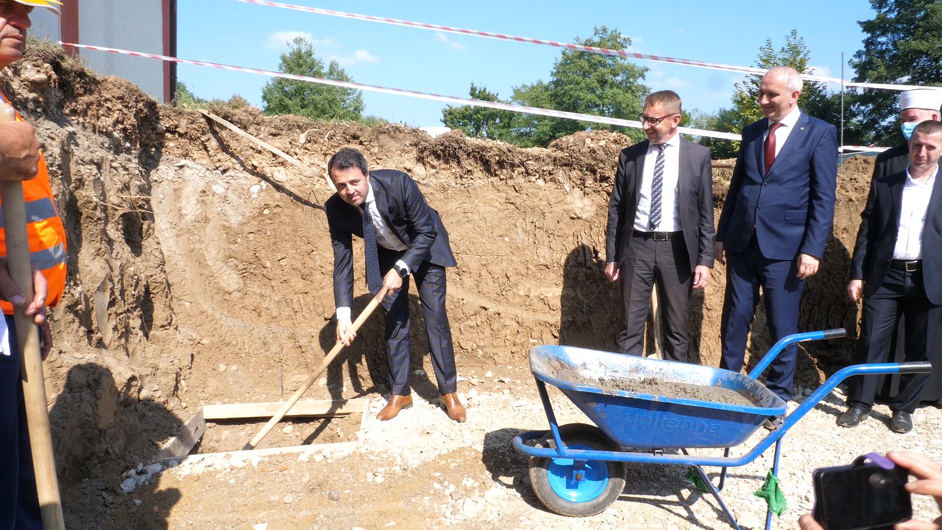 (FOTO) Vlada ZDK-a i Općina Tešanj grade novu školu u Medakovu