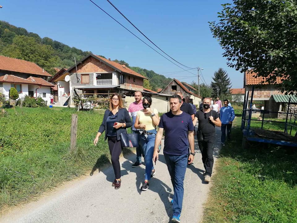 Mirza Ganić s mještanima T. Polja: Stanovnici se žale da vodovod u Dubravama predat JKP Visoko na upravljanje nema dovoljno vode za sve