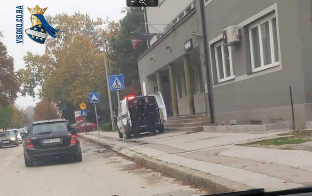 Masovna tučnjava migranata u centru Visokog: Jedna osoba hitno prevezena u KB Zenica