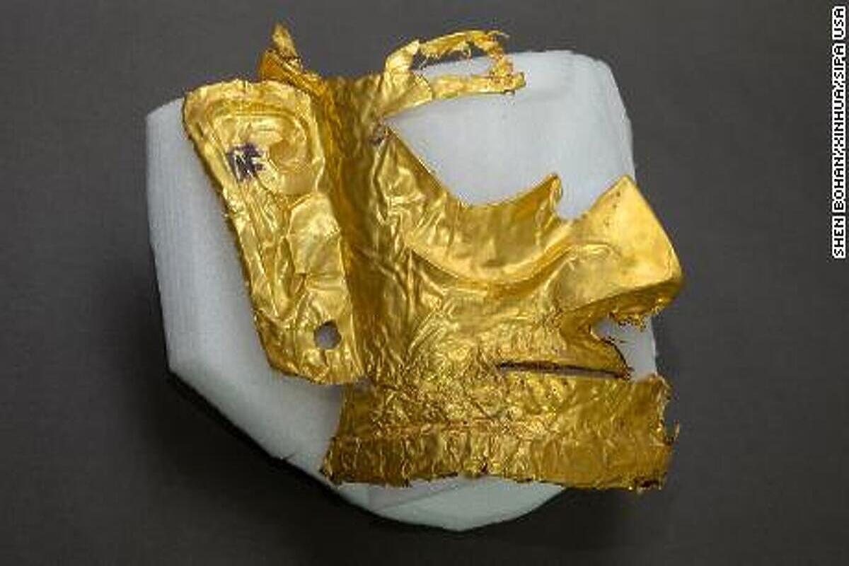 Arheolozi u Kini otkrili zlatnu masku staru 3.000 godina
