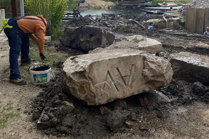 Radnici na Korčuli popravljali cijevi pa pronašli dio spomenika s imenom rimskog cara Augusta