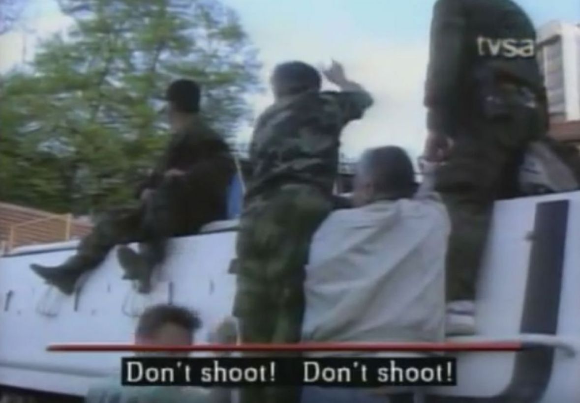 Dobrovoljačka i sjećanje na 1992: Pogledajte snimke 3. maja i Divjakovo “NE pucaj”