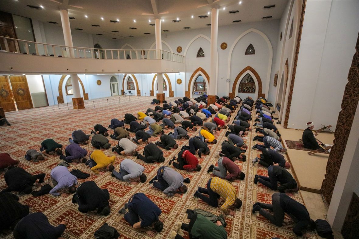 Sarajevske džamije pune vjernika nakon što je pomjeren policijski sat