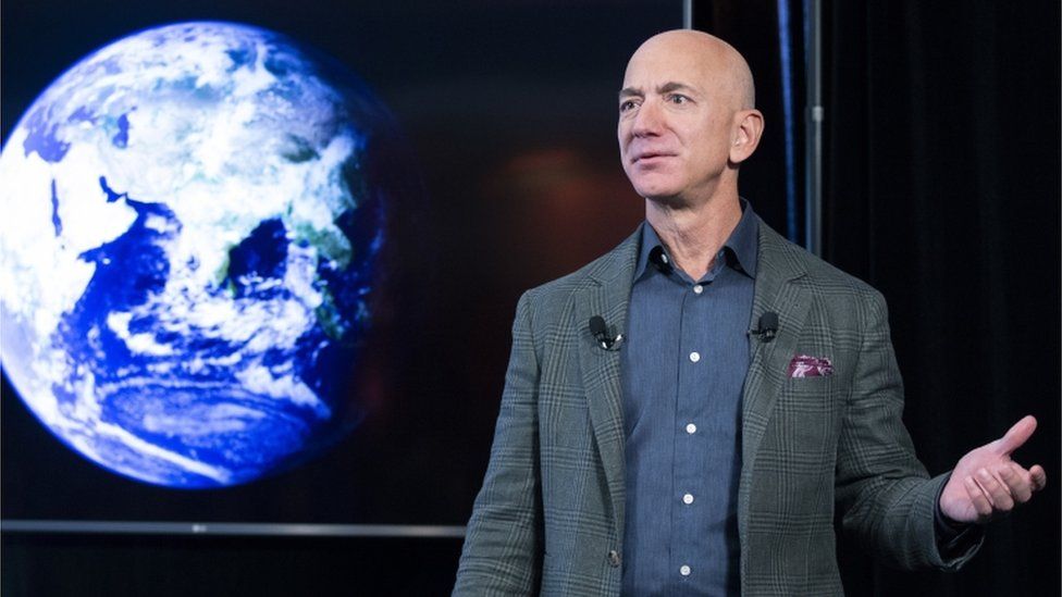 Jeff Bezos leti u svemir