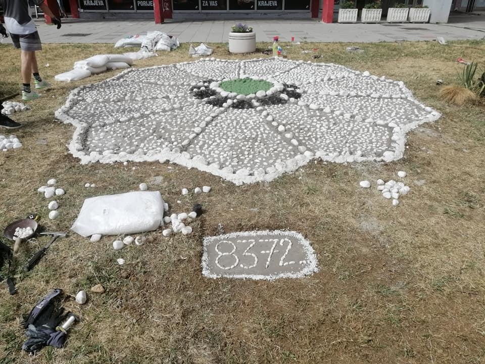 Zenica: Mještani Radakova u parku napravili spomen obilježje za žrtve Srebrenice