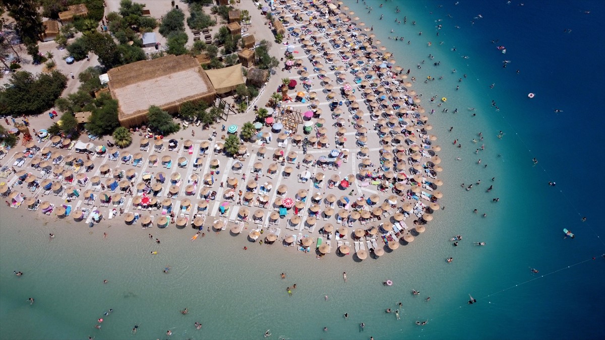 Plaže na egejskim obalama pune kupača i posjetilaca