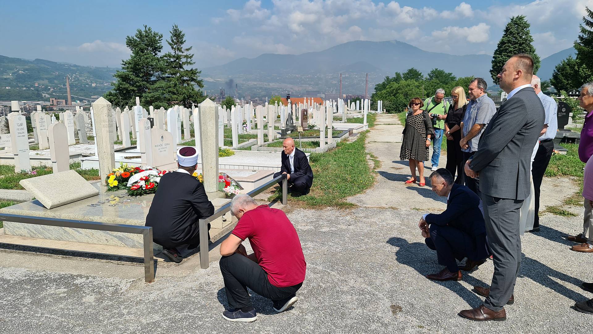 U Zenici obilježena 13. godišnjica smrti premijera Ahmeta Hadžipašića