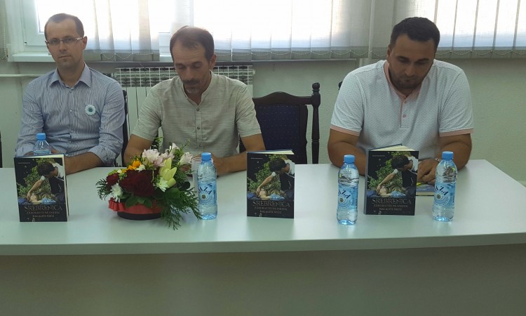 U Lukavcu promovisana knjiga ‘Srebrenica zaboraviti ne smijem, halaliti neću’