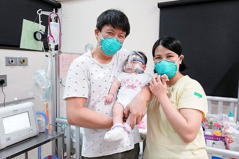 Najmanja beba na svijetu nakon godinu napustila bolnicu