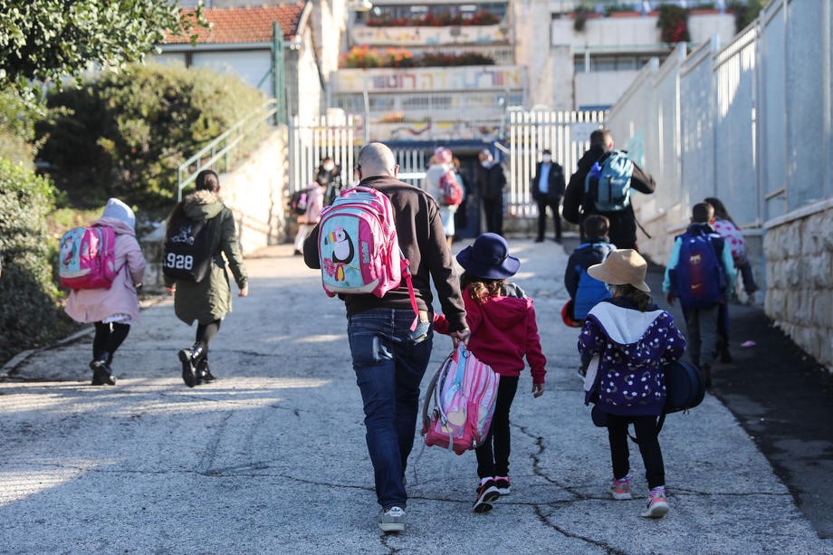 Učenici u Izraelu se vraćaju u školske klupe uprkos rastu broja novozaraženih