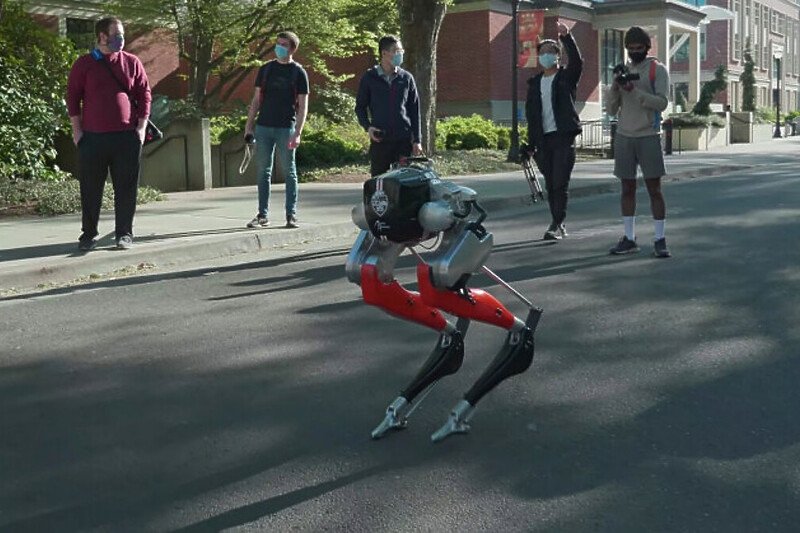 Robot “naučio” trčati i završio trku od pet kilometara