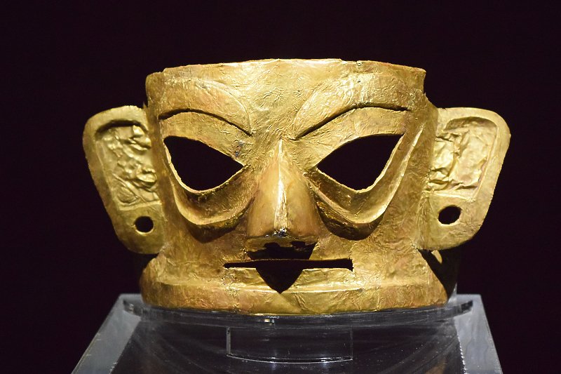 Zlatna maska pronađena u Kini među relikvijama starim 3.000 godina