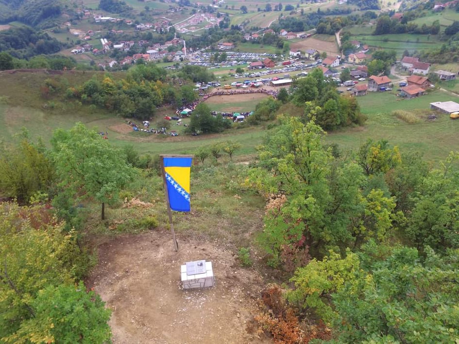 Mještani Goduše podigli spomenik biku koji je proslavio Godušu: Jelenkov počasni krug