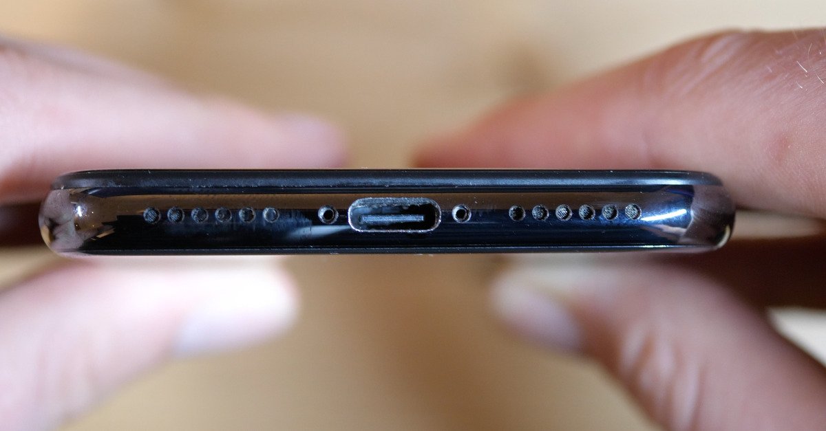 Prvi iPhone s USB-C portom se prodaje na aukciji, cijena dostigla 80.000 dolara