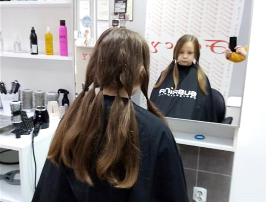 Djevojčica Esma Imamović podržala projekt “Moja kosa tvoja kosa”