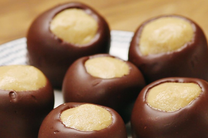 Isprobajte čokoladne kuglice s puterom od kikirikija