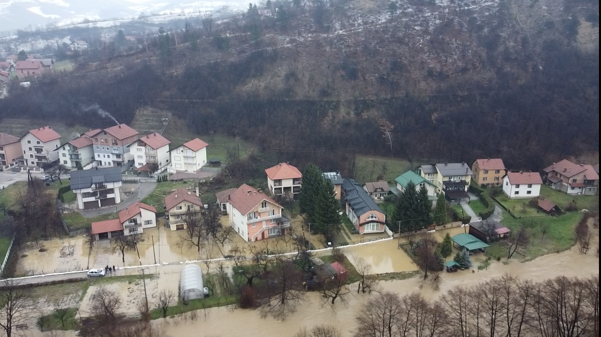 (VIDEO) Današnje poplave u naselju Prijeko snimljene iz vazduha