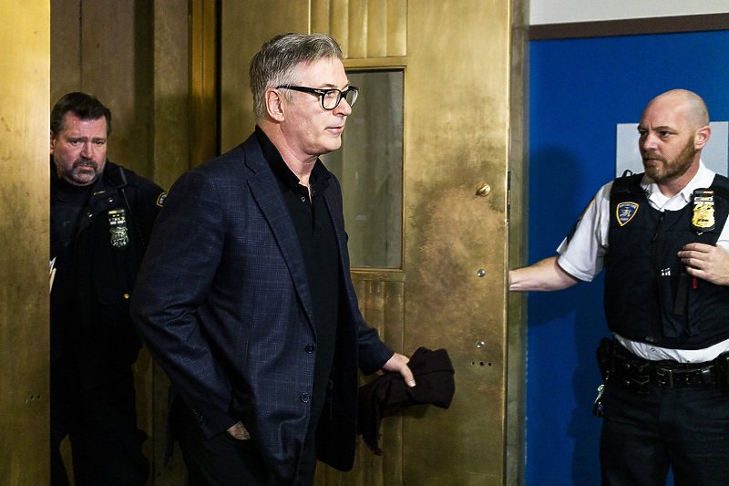 Alec Baldwin predao mobitel policiji zbog istrage ubistva na setu “Rusta”