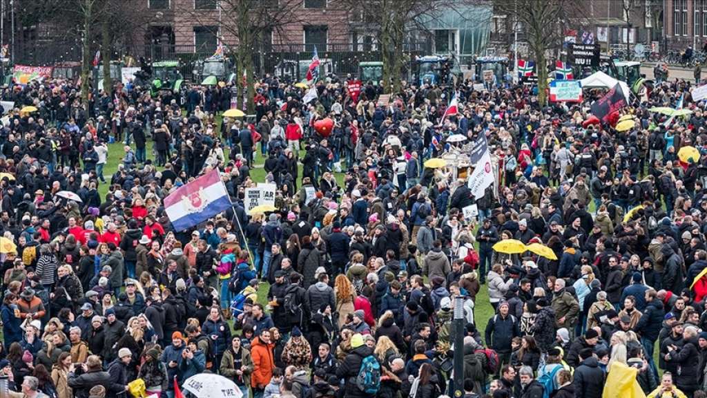 Hiljade ljudi na protestima u Amsterdamu protiv ograničenja zbog koronavirusa