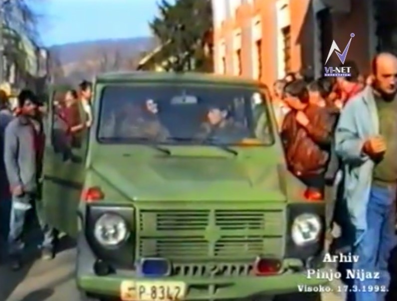 (VIDEO) Pregovori u Opštini Visoko i uklanjanje barikada (17. mart 1992. godine)