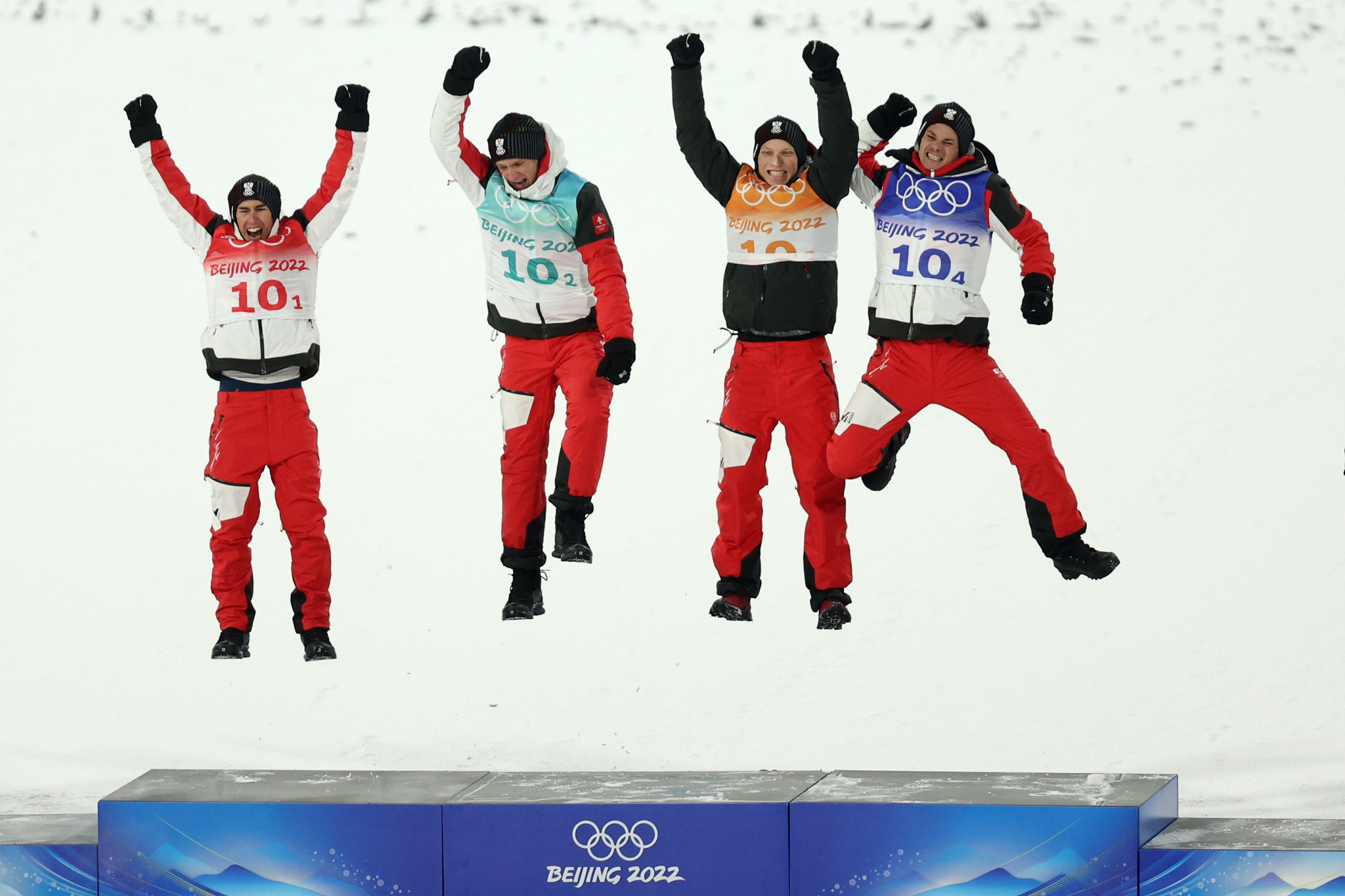 Austrijancima ekipno zlato u skijaškim skokovima