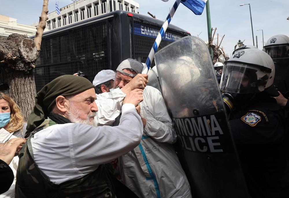 Sukobi grčkih zdravstvenih radnika s policijom na protestu u Atini