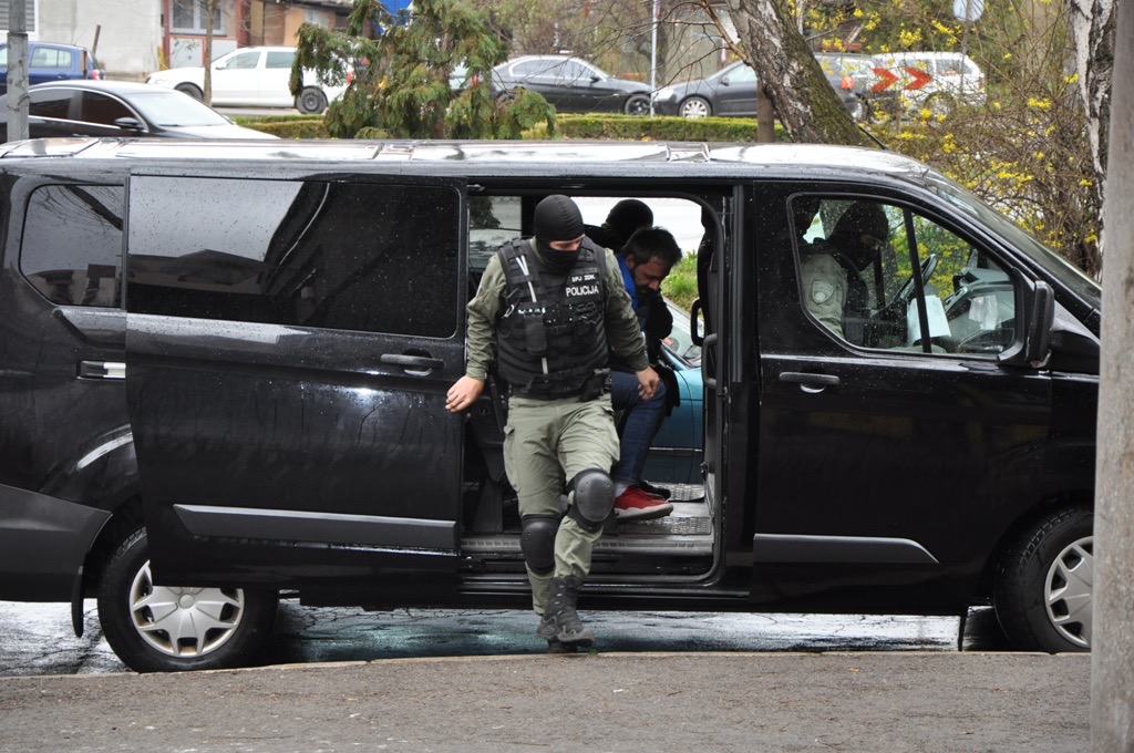 “META” / Policijski timovi izvršili pretrese na 22 lokacije, 8 lica lišeno slobode (FOTO)