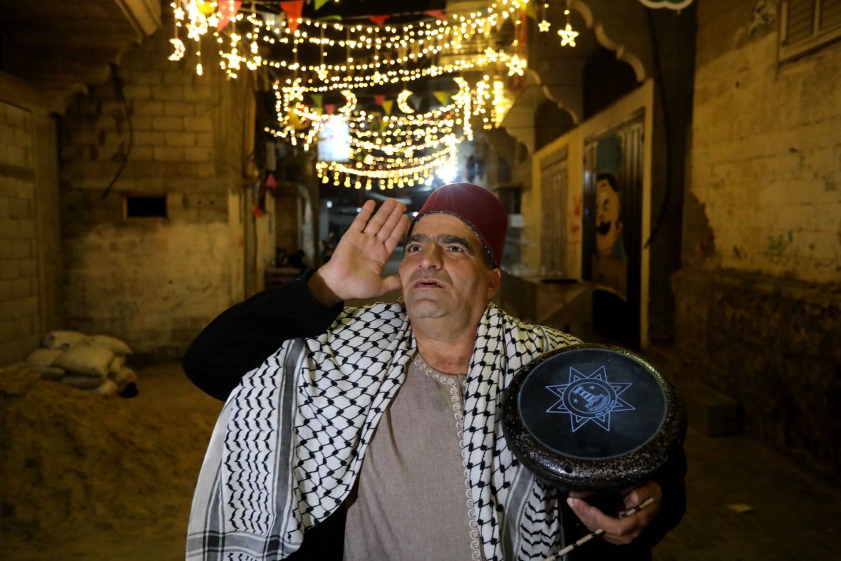Znate li kako u Gazi bude vjernike na sehur: Posao je obično volonterski