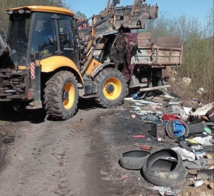 U toku sanacija divljih deponija komunalnog otpada u naselju Malo Čajno u MZ Gračanica