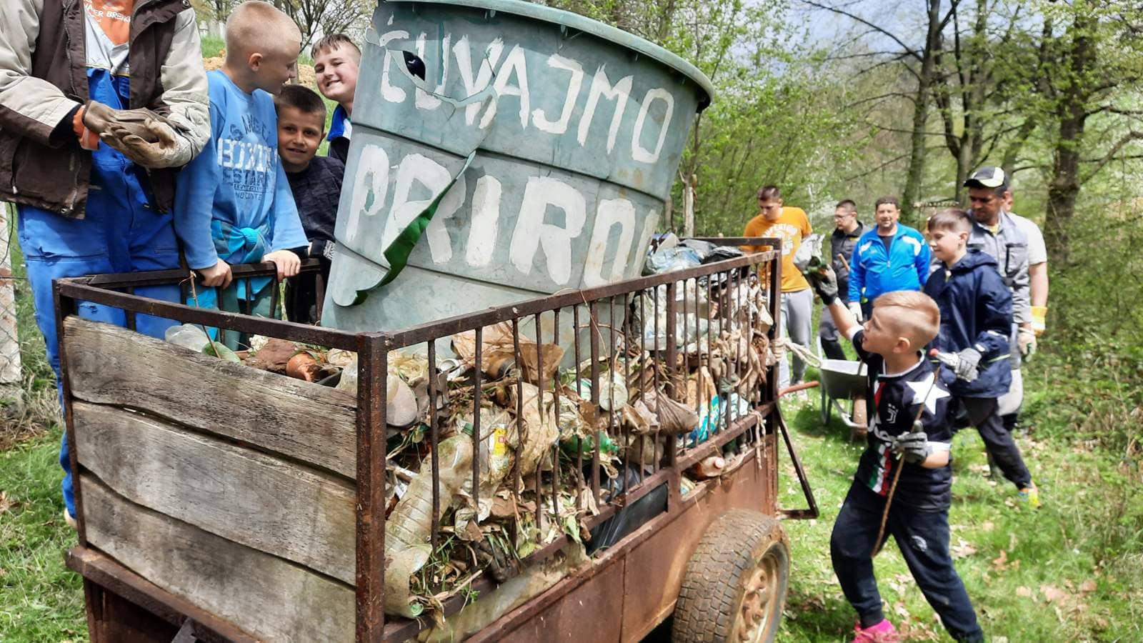 (FOTO) U akciji čišćenja aktivni i stanovnici Upovca, Udruženje Eko-Viking, učenici FKG-a, osoblje Fragment caffea…