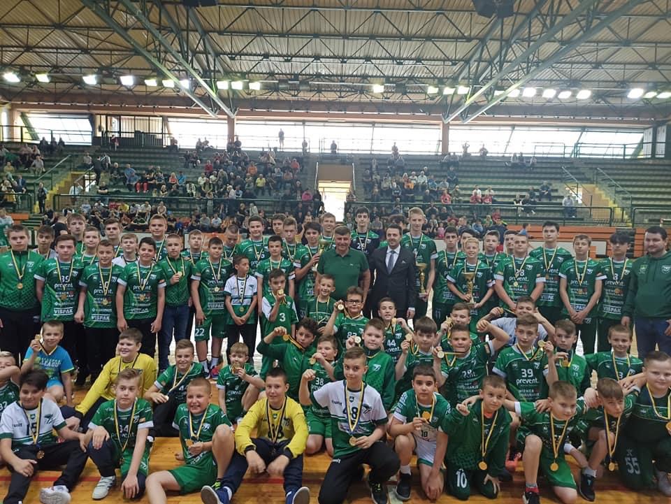 Uručene medalje i pehari RK Bosna za osvojena prva mjesta u sve tri generacije u Omladinskoj ligi Jug