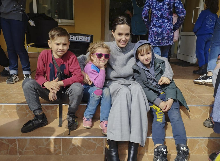 Glumica Angelina Jolie u Lavovu gdje je posjetila raseljene Ukrajince