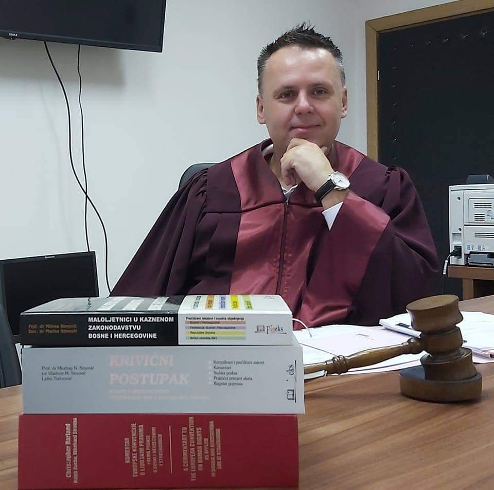 Visočanin Baković Nedžad uspješno odbranio doktorsku disertaciju na Pravnom fakultetu Univerziteta u Sarajevu